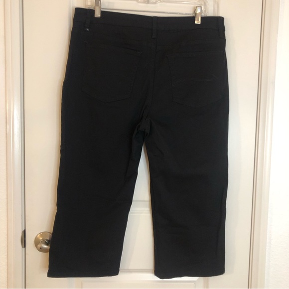 NWOT new Lee Womens Relaxed Fit Mid Rise Size crop black Sz Medium - Picture 4 of 12